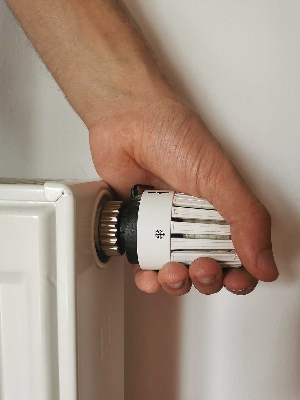 radiator-side-control-hand